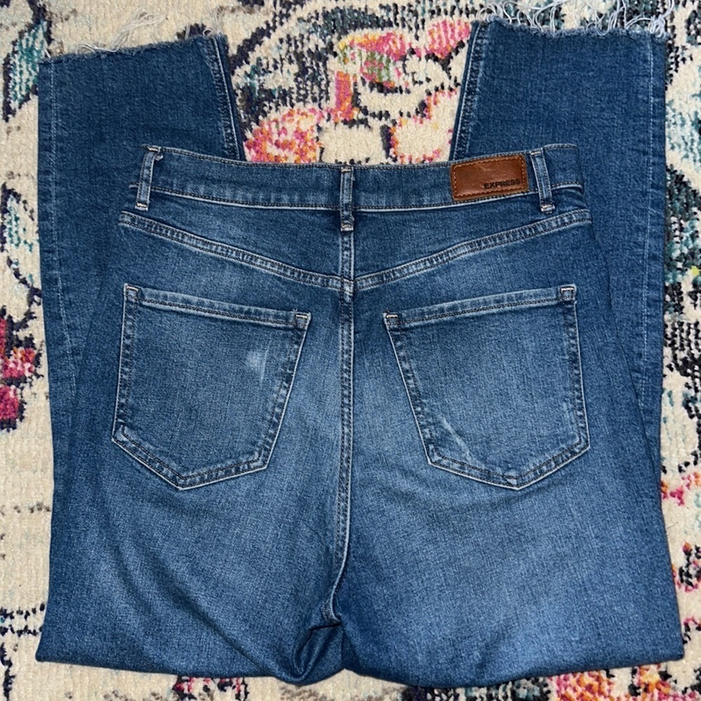 Express Women’s Distressed Super High Rise Raw Hem Med Wash Mom Jeans Size 8R